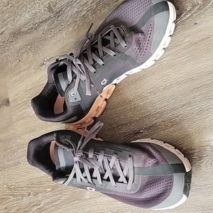 On Cloudflow Wide Width Running Shoes